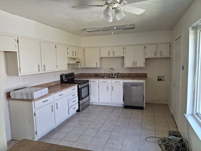 property at 1405 La Fonda Cir