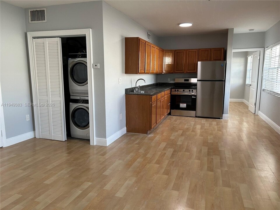 1360 Collins Ave in Miami Beach, FL - Building Photo