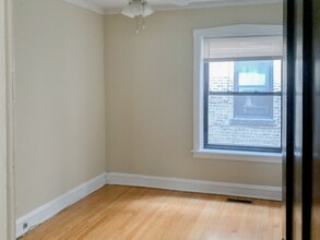 1946 W Wilson Ave, Unit 1P in Chicago, IL - Foto de edificio - Building Photo