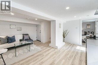 4 Royal Ave in Hamilton, ON - Building Photo - Building Photo