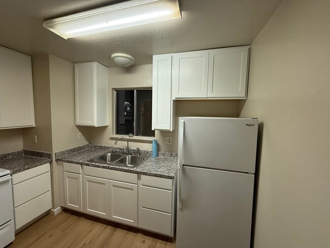 626 W 2nd Ave in Chico, CA - Foto de edificio - Building Photo