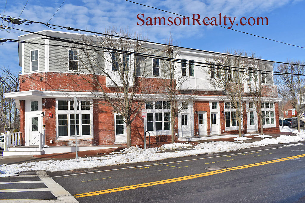 185 Washington Rd in Barrington, RI - Building Photo