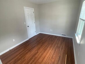 4 Willoughby St, Unit 1st floor in Bristol, CT - Foto de edificio - Building Photo