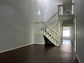 12562 Newbrook Dr in Houston, TX - Building Photo - Building Photo