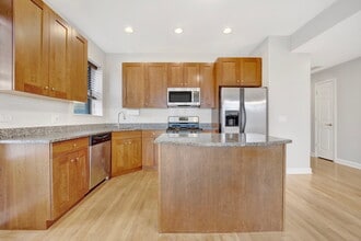 4840 N Kimball Ave, Unit J03P in Chicago, IL - Building Photo - Building Photo