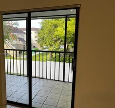 18965 NW 62nd Ave in Hialeah, FL - Building Photo - Building Photo