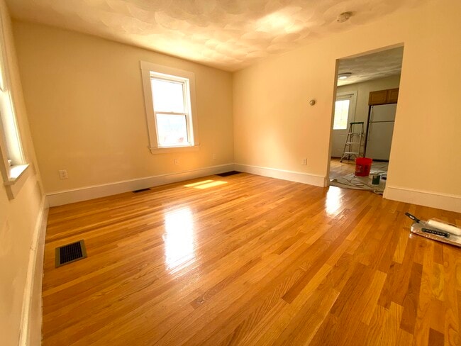 5 Rifle Ct, Unit 1 in Watertown, MA - Building Photo - Building Photo