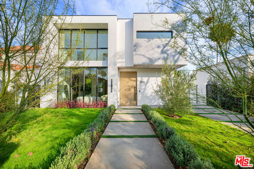 316 S Oakhurst Dr in Beverly Hills, CA - Building Photo