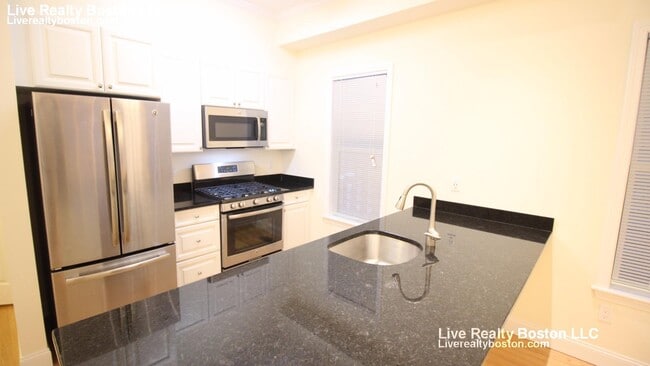 15 Langdon St, Unit #2