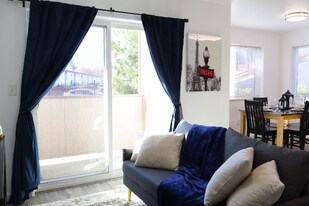 10 Gentry Wy in Reno, NV - Building Photo