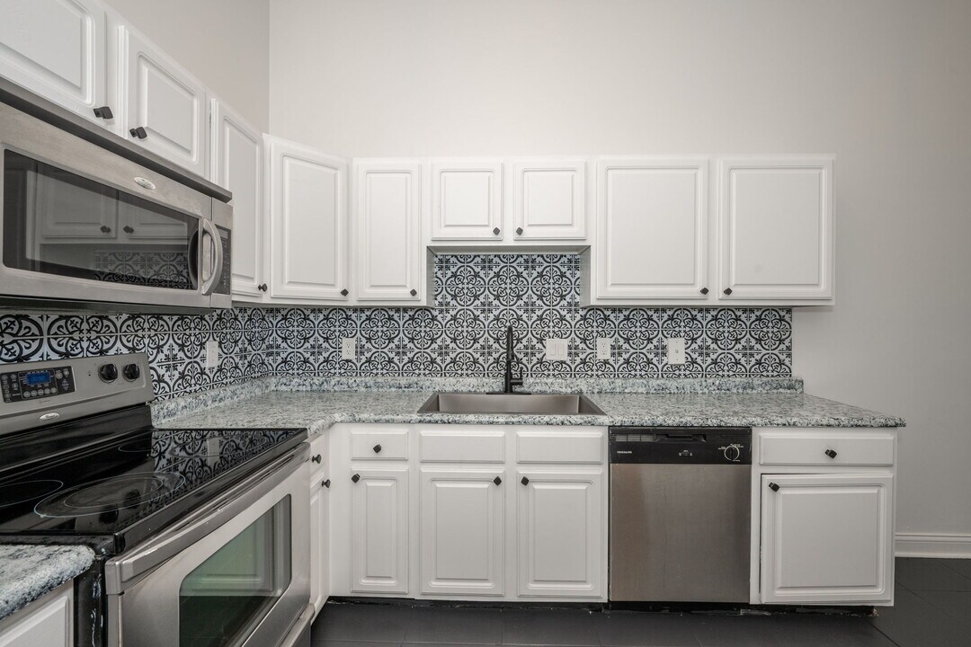 1126 Walnut St, Unit 2B in Cincinnati, OH - Foto de edificio