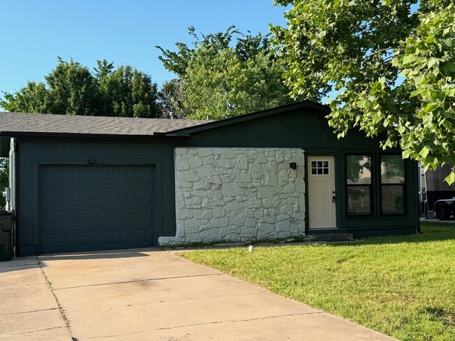 property at 10625 E 114th St N