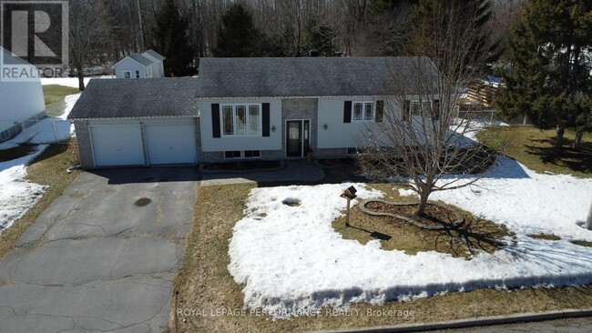 136 Corvinelli Crescent in Russell, ON - Building Photo - Building Photo