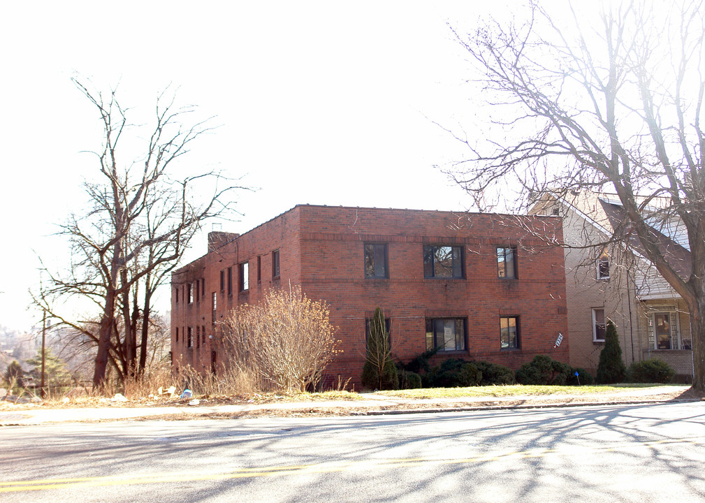 2225 Brownsville Rd in Pittsburgh, PA - Building Photo