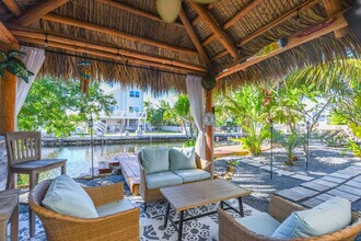 886 Loggerhead Ln in Summerland Key, FL - Building Photo - Building Photo