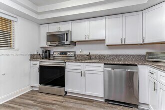 3490 Foxcroft Rd in Miramar, FL - Building Photo - Building Photo