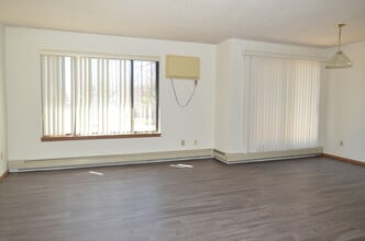 Village Place Apartments in Mankato, MN - Building Photo - Building Photo
