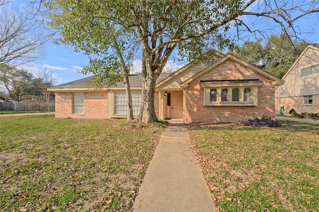 4722 Elmbrook Dr in Spring, TX - Building Photo