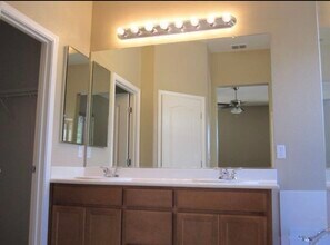 431 E Legacy Dr in Mountain House, CA - Building Photo - Building Photo