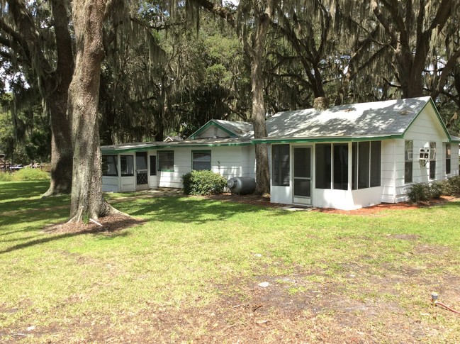 9161 E Devilsneck Rd in Floral City, FL - Building Photo - Building Photo