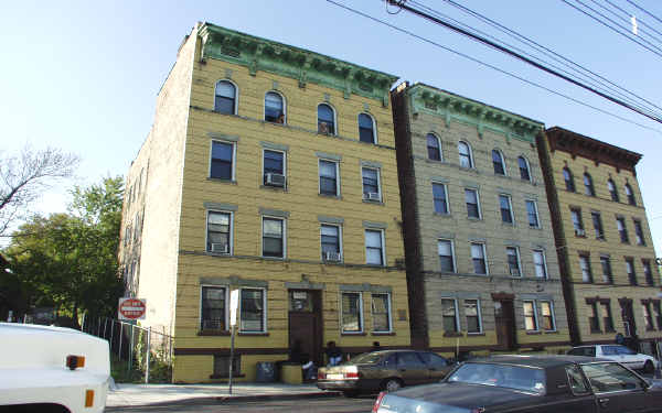 335 Randolph Ave in Jersey City, NJ - Building Photo