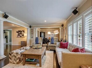 6356 Woodcrest Ln in Dallas, TX - Building Photo - Building Photo