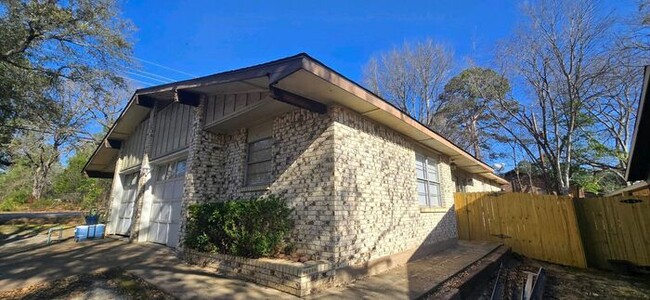 101-103-103 Queens Ct in Longview, TX - Foto de edificio - Building Photo