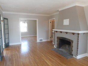 1404 N Holliston Ave in Pasadena, CA - Building Photo - Building Photo