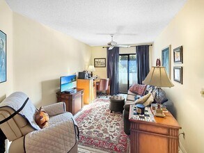 3358 Perimeter Dr, Unit 1221 in Greenacres, FL - Building Photo - Building Photo