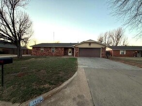 3908 Hickory Stick Dr in Chickasha, OK - Foto de edificio - Building Photo