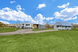 5806 -A TX-35 in Alvin, TX - Building Photo - Building Photo
