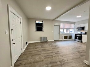 6002 Hudson Ave, Unit 1A in West New York, NJ - Building Photo - Building Photo