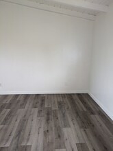 7002 Linda Vista Rd in San Diego, CA - Foto de edificio - Building Photo