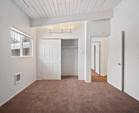 8921 E Liberty Ave in Millwood, WA - Building Photo - Building Photo