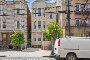 335 47th St in Union City, NJ - Building Photo