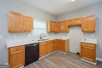 5506 Walnut Ln in Stonecrest, GA - Building Photo - Building Photo