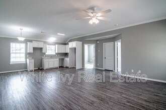 100 Shorewood Dr in Huntsville, TX - Building Photo - Building Photo