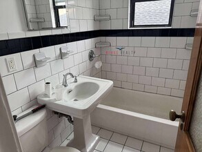 34-29 33rd St in Queens, NY - Building Photo - Building Photo