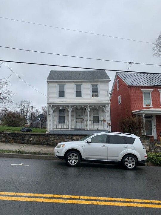 32 Cumberland St in Clear Spring, MD - Building Photo