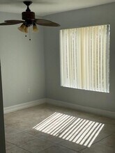 2331 NW 33rd St, Unit 310 in Oakland Park, FL - Building Photo - Building Photo