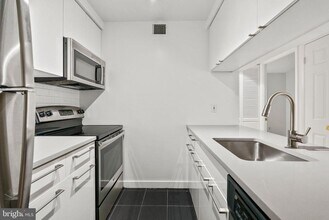 601 24th St NW in Washington, DC - Building Photo - Building Photo