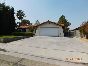309 S Lilac St in Ridgecrest, CA - Building Photo - Building Photo