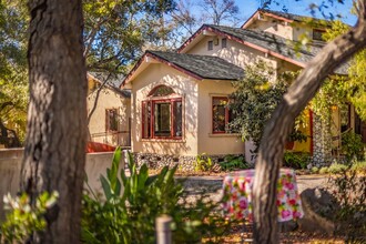 107 W Aliso St in Ojai, CA - Building Photo - Building Photo