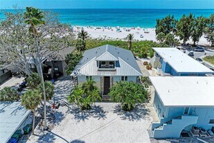 101 Palm Ave in Anna Maria, FL - Building Photo