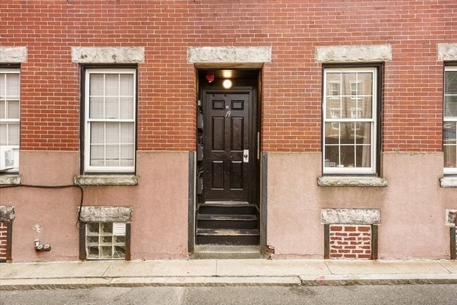 19 Harris St in Boston, MA - Building Photo - Building Photo