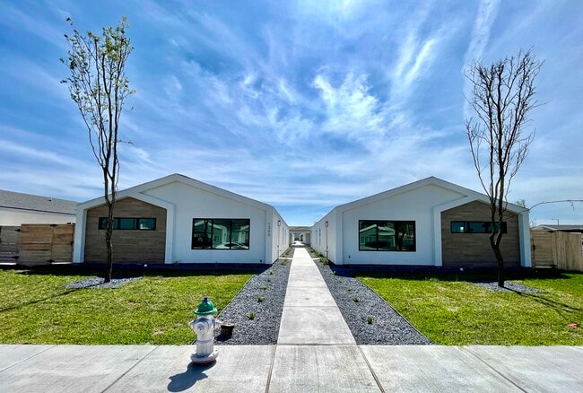 1300 E Iris Ave, Unit 3