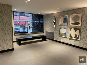 E 88th St in New York, NY - Foto de edificio - Building Photo