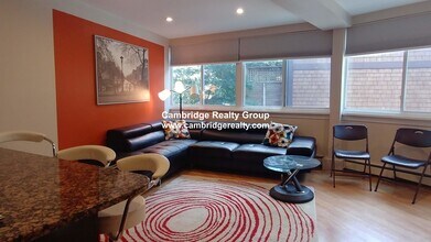 516 Green, Unit 1B in Cambridge, MA - Building Photo - Building Photo