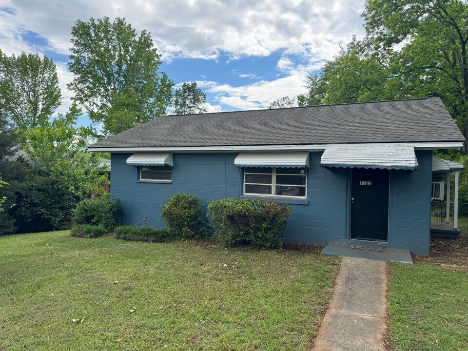 1325 Spellman Ave in Griffin, GA - Building Photo