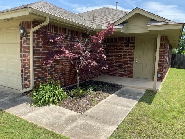 4100 Applegate Dr in Moore, OK - Building Photo - Building Photo
